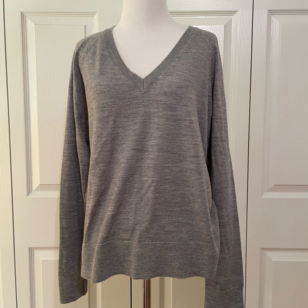 Pendleton gray 100% merino wool v neck sweater size L NWOT
